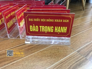 Mica để bàn, có khay cho giấy  (Trong) Kt mặt  cao 13 x  ngang 25cm