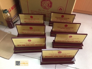 Những mẫu biển chức danh đã thi công